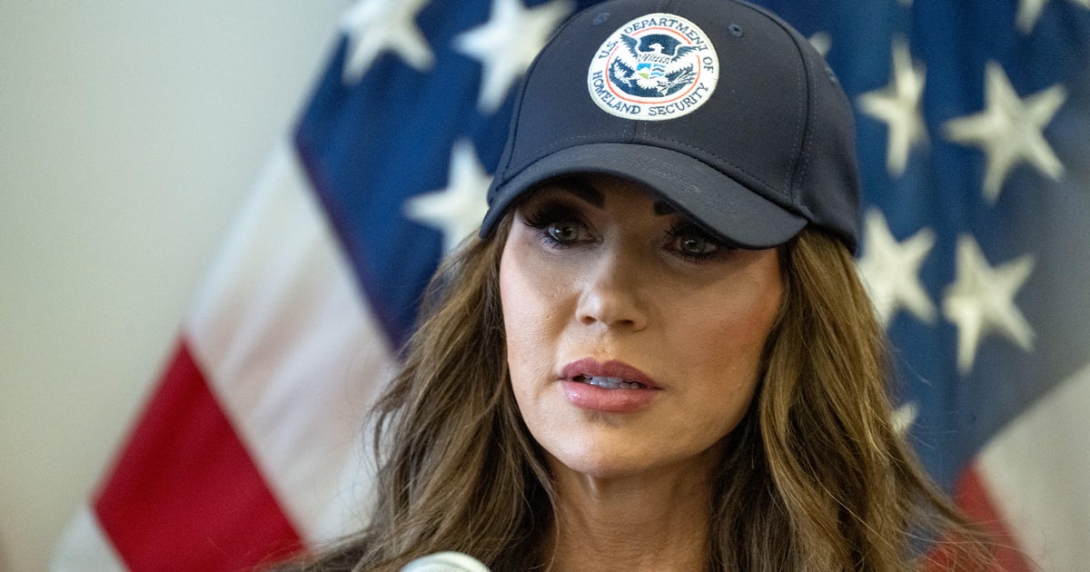 Florida recibirá fondos federales para construir sitios de detención de inmigración, incluido “Alligator Alcatraz”, dice Noem