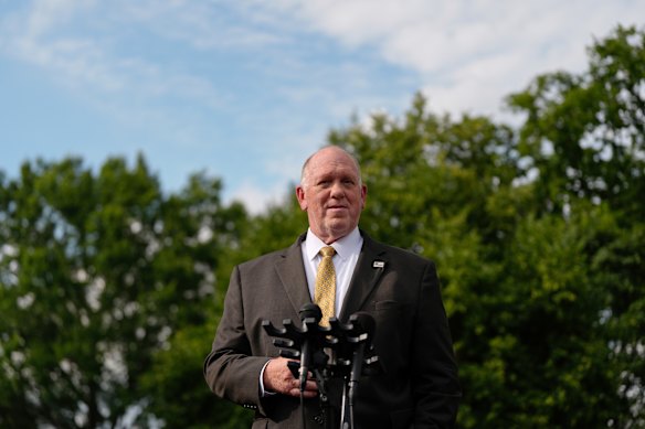 El zar fronterizo de Donald Trump, Tom Homan, fuera de la Casa Blanca.