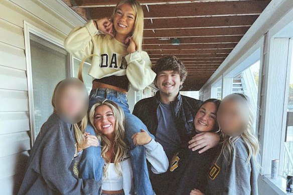 Madison Mogen (arriba), y sus amigos (de abajo a la izquierda a derecha) Kaylee Goncalves, Ethan Chapin y Xana Kernodle fueron asesinados brutalmente en las primeras horas del 13 de noviembre de 2022.