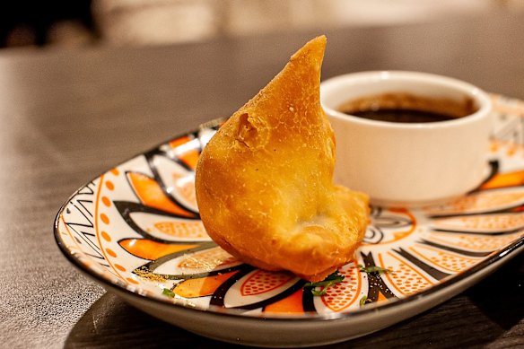 Las samosas son el rey de la comida callejera india.