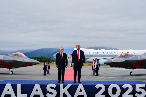 Putin pasó poco más de cinco horas en el suelo en la base conjunta Elmendorf-Richardson en Anchorage, Alaska.
