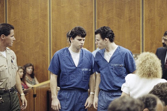 Lyle y Erik Menéndez en la corte en 1990.