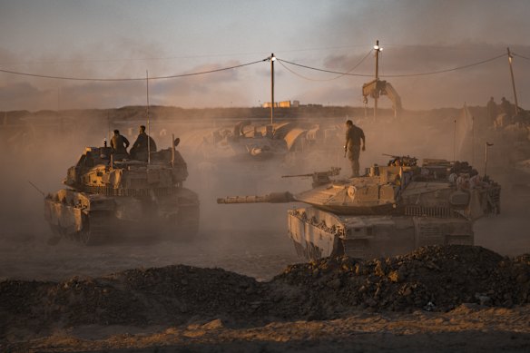 Los tanques de las Fuerzas de Defensa de Israel cerca de las fronteras del norte de la tira de Gaza el 18 de agosto.