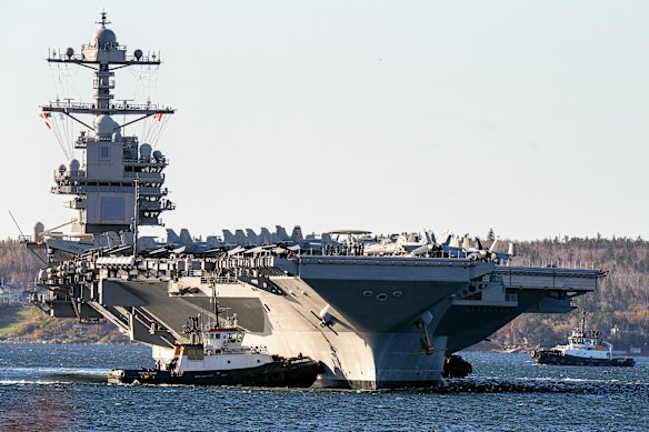 El USS Gerald R. Ford lleva a unos 5000 marineros y una cubierta de aviones de combate.