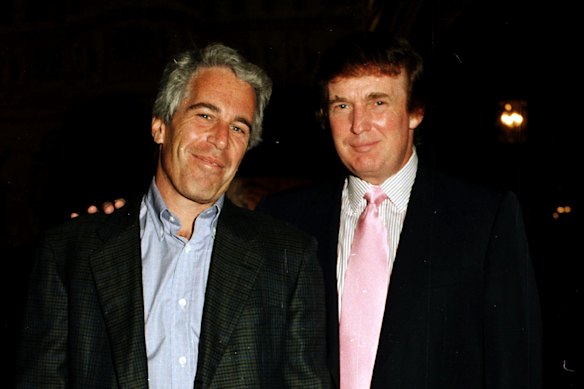 Jeffrey Epstein y Donald Trump en Mar-a-Lago en Palm Beach, Florida, en 1997.