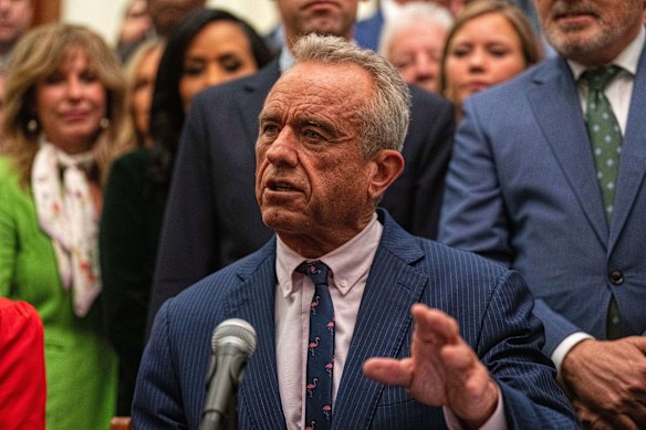 Los expertos están siendo abiertamente disputadas por expertos del secretario de salud de los Estados Unidos Robert F. Kennedy JNR sobre las vacunas.