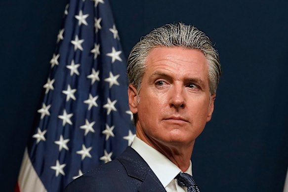 Newsom ha ganado a muchos fanáticos nuevos aplicando a Trump en las redes sociales, llamándose a sí mismo como el gobernador más exitoso de la historia estadounidense.