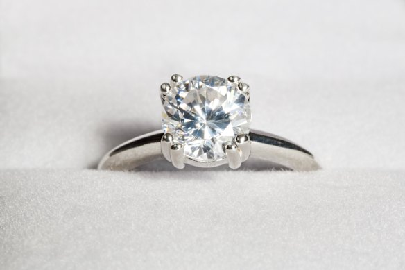 Los diamantes cultivados en laboratorio representaron casi la mitad de las compras de anillos de compromiso el año pasado en comparación con el 5 por ciento en 2019, según la aseguradora de joyas Briteco.