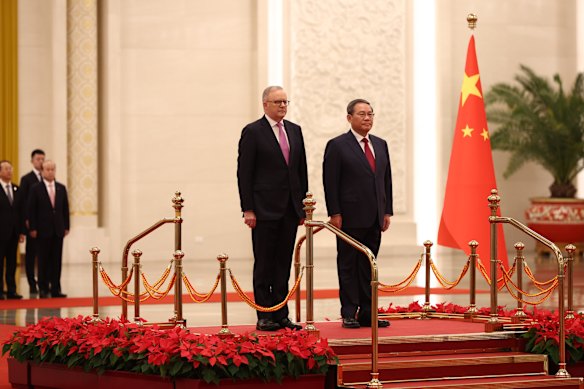 El primer ministro Anthony Albanese y el primer ministro chino Li Qiang en Beijing en julio.