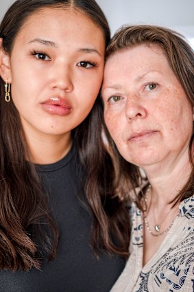 Ivana Bronlund con su madre, Gitte Bronlund.