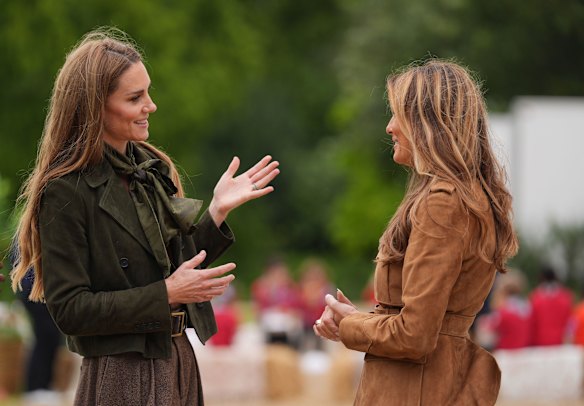 La princesa y la primera dama charlan en el evento Scout en Frogmore Gardens.