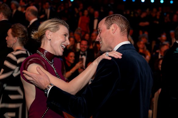 William habla con Cate Blanchett en los premios Bafta Film Awards el año pasado.