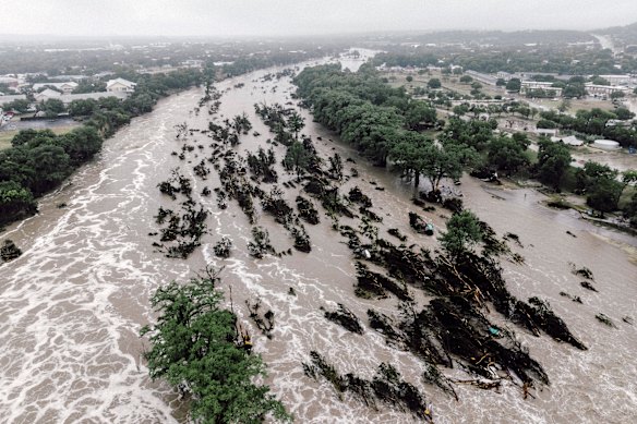 El río Guadalupe se inundó en Kerrville, Texas, el 4 de julio de 2025.