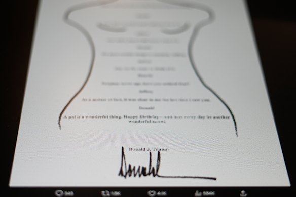 La carta fue incluida en un libro supuestamente organizado por Ghislaine Maxwell, asociada de Epstein, para el cumpleaños del financiero caído en desgracia en 2003.