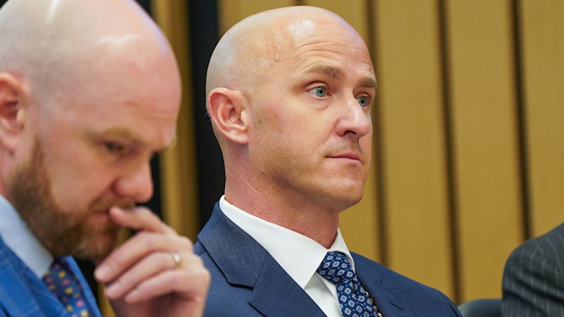 El piloto fuera de servicio que intentó apagar los motores de un vuelo en el aire no enfrentará pena adicional de cárcel