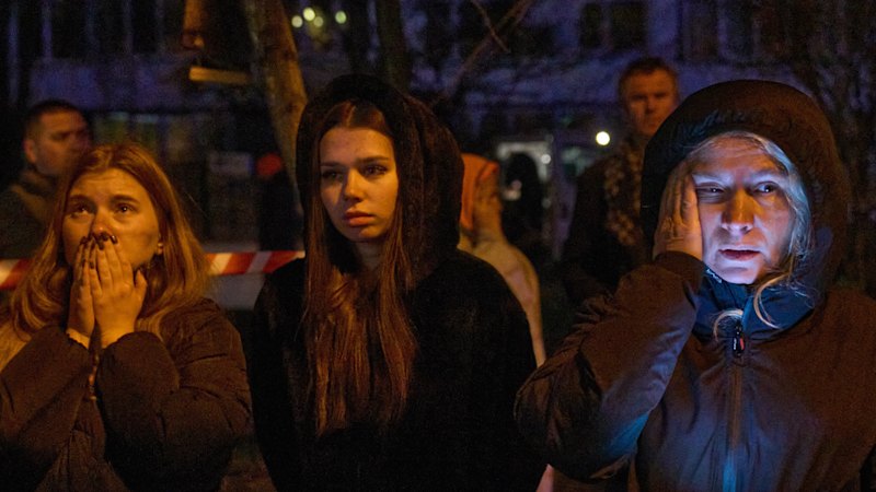 Funcionarios estadounidenses se reúnen con Rusia mientras continúan los ataques aéreos