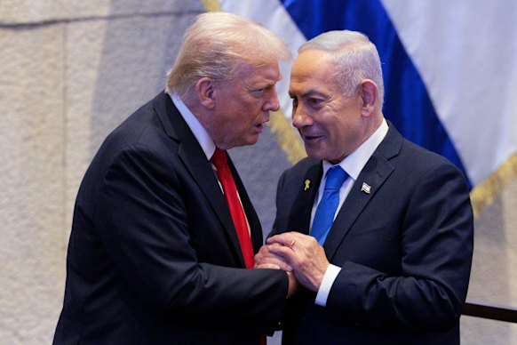 Donald Trump con Benjamin Netanyahu en la Knesset israelí en octubre.