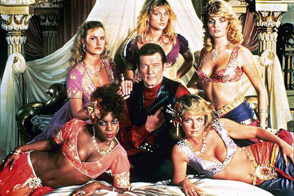 Un elemento central de la trama de Octopussy es una operación de contrabando de joyas que involucra un huevo de Fabergé falso.