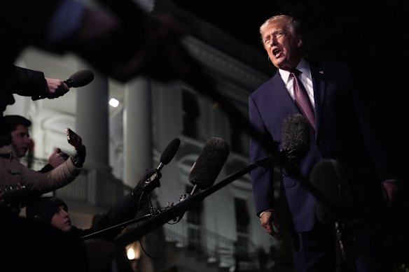 Donald Trump sale de la Casa Blanca el viernes para asistir a un mitin en Carolina del Norte, antes de dirigirse a su resort Mar-a-Lago en Florida.