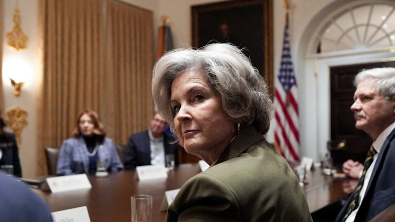 El jefe de gabinete de Donald Trump se deja volar en entrevistas secretas