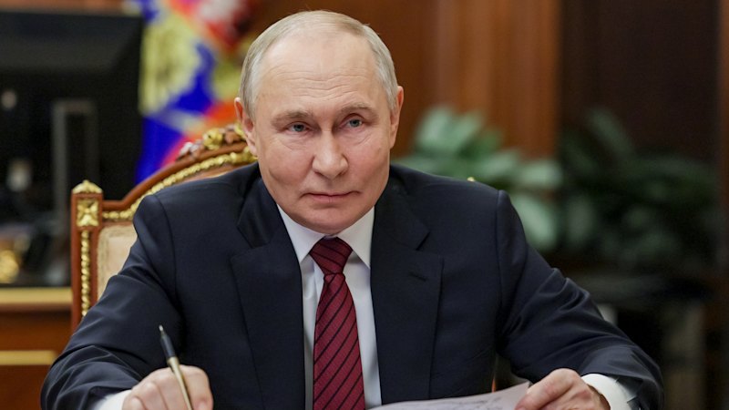 Con un ejército de hombres que sí, cómo el mundo de Putin se convirtió en una cámara de resonancia