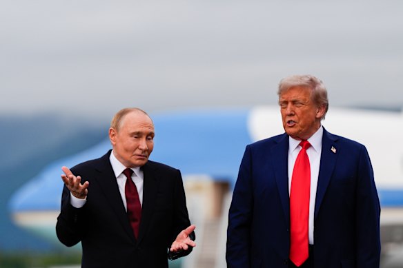 El presidente estadounidense Donald Trump y el presidente ruso Vladimir Putin en conversaciones en Alaska en agosto.