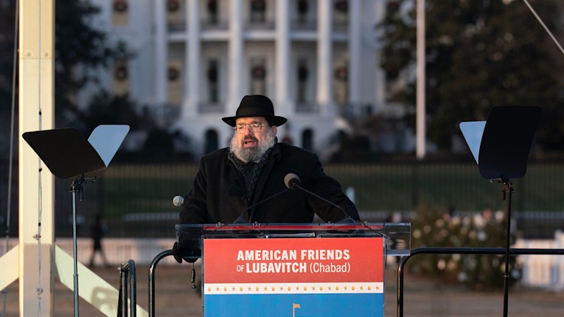 Trump elogia al héroe mientras la masacre ensombrece las ceremonias de Hanukkah en EE.UU.