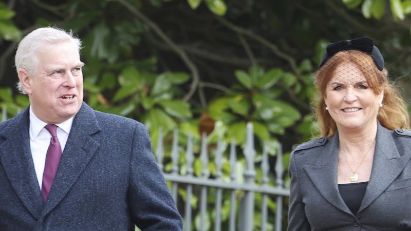 Andrew Mountbatten-Windsor asiste al bautizo en palacio de la hija de la princesa Beatriz